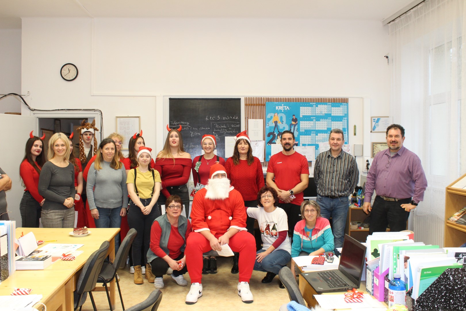Adventi készülődés, Mikulás-várás és karácsonyi műsor